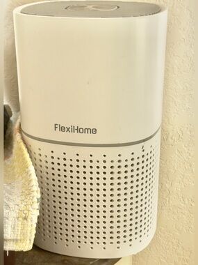 iHome White Compact Air Purifier with Perforated Design